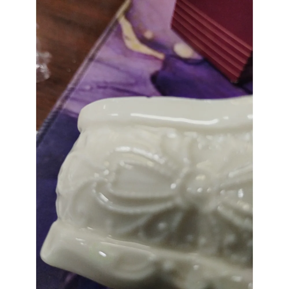 Ivory‎ Ceramic Gold Trim Covered Heart Shaped Trinket Jewelry Music Box 